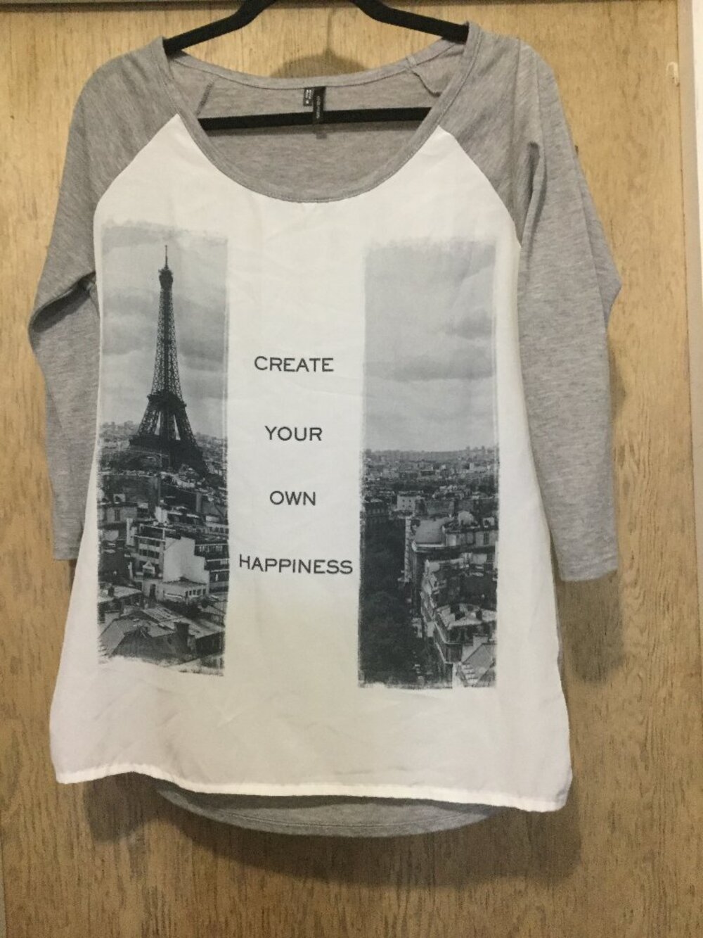 Maurice's top size small Create your own Happiness on front